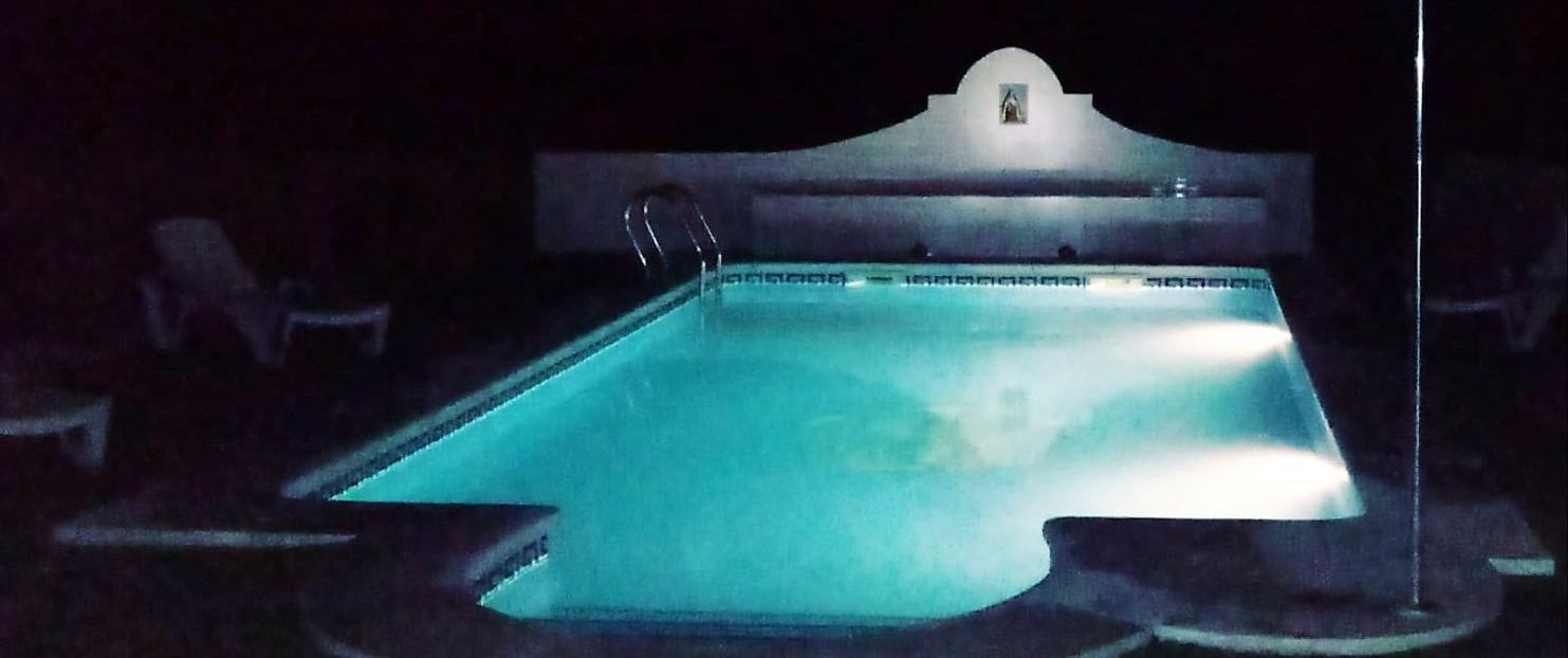 piscina nocturna